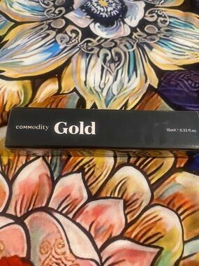 Commodity Gold Women’s Fragrance Roller – Gold
